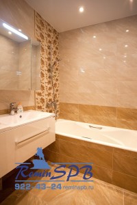 Комплексный ремонт ванной комнаты, с заменой кафеля, напольной плитки, чугунной ванны, сантехники и водопровода.